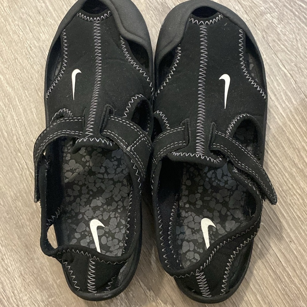Nike Size 2Y Watershoes.  Used in great condition - Picture 3 of 3